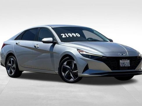 Used 2023 Hyundai Elantra SEL w/ Convenience Package FWD image 2