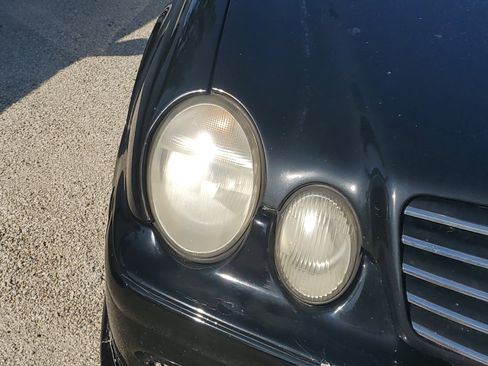 Used 2002 Mercedes-Benz CLK 320 Coupe image 2
