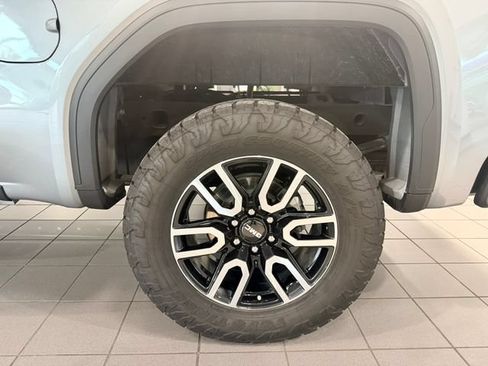 Used 2023 GMC Sierra 1500 AT4 w/ AT4 Premium Package AWD/4WD image 11