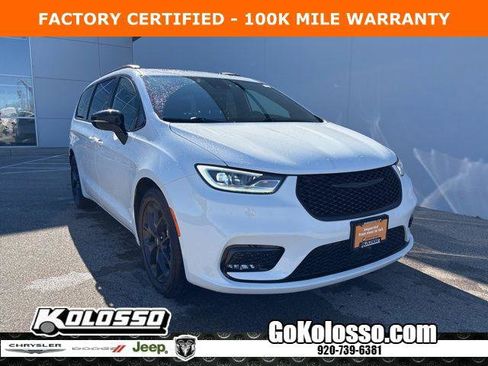 Certified 2025 Chrysler Pacifica Limited FWD image 1