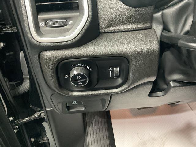 Used 2025 RAM 1500 Big Horn AWD/4WD image 9