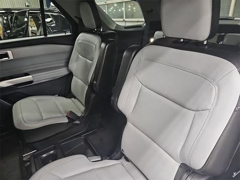 Used 2021 Ford Explorer XLT w/ Equipment Group 202A image 14