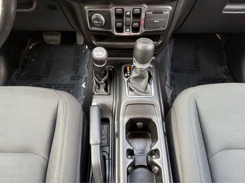 Used 2021 Jeep Gladiator Sport image 24