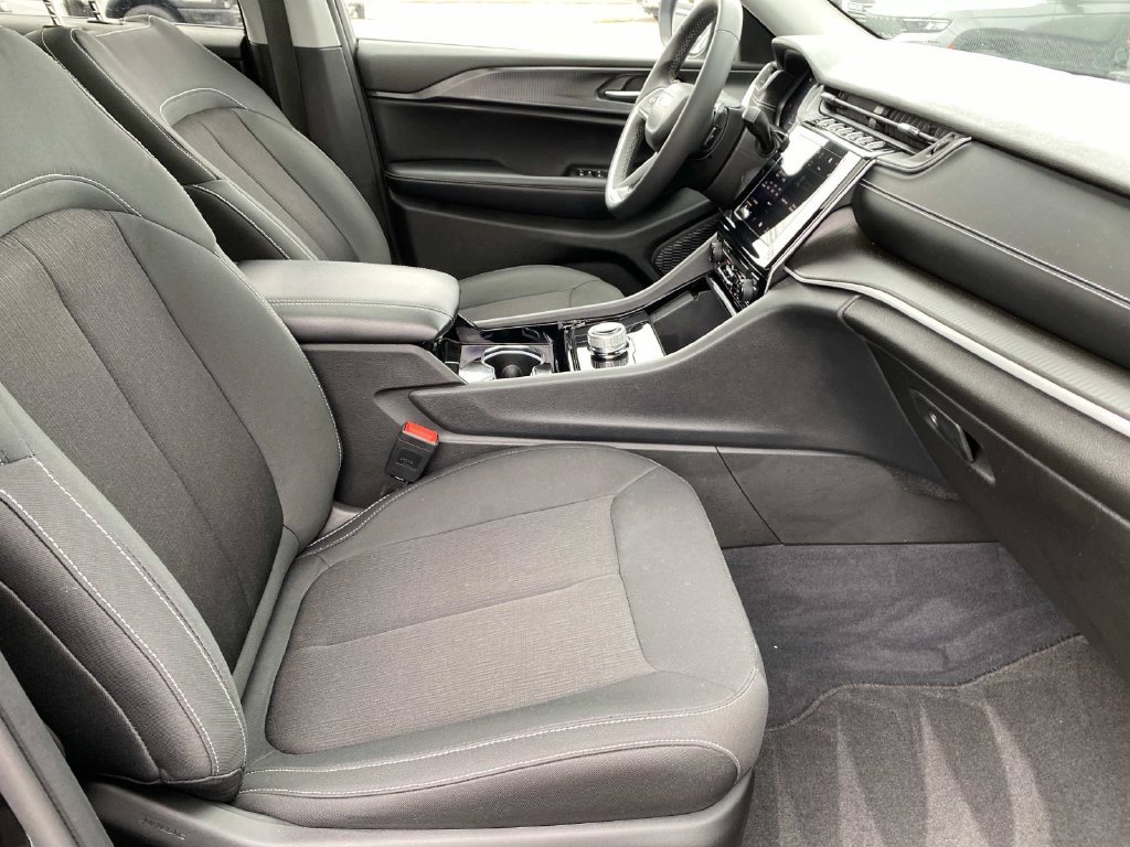 Certified 2023 Jeep Grand Cherokee Laredo X AWD/4WD image 21