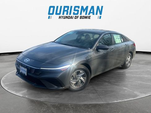 New 2026 Hyundai Elantra SE FWD image 2