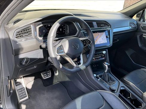 Certified 2022 Volkswagen Tiguan SEL R-Line image 14