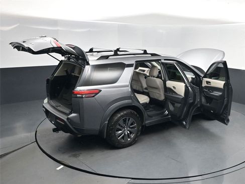 Used 2022 Nissan Pathfinder SV image 30