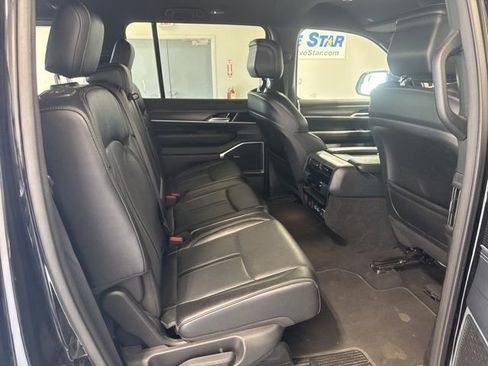 Used 2024 Jeep Wagoneer Series II w/ Flexible Seating Group image 20