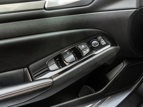 Used 2024 Nissan Altima 2.5 SR image 15