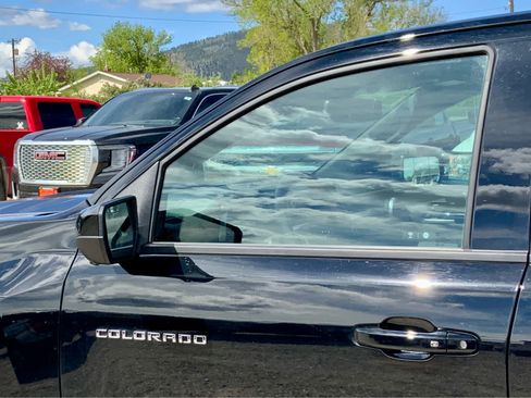 Used 2024 Chevrolet Colorado Z71 w/ Z71 Convenience Package 2 AWD/4WD image 11