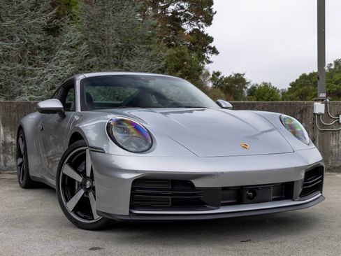 Certified 2025 Porsche 911 Carrera RWD image 9