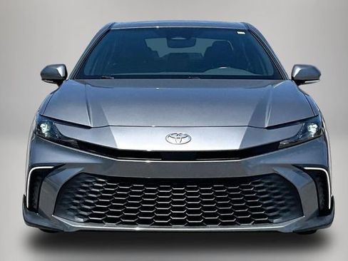 Used 2025 Toyota Camry SE FWD image 3