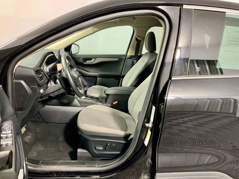 Used 2020 Ford Escape SE image 19