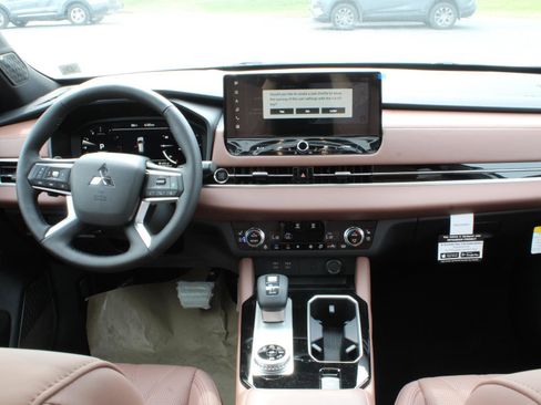 New 2025 Mitsubishi Outlander SEL image 21