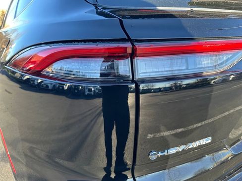 Used 2025 Toyota Crown Signia XLE image 10