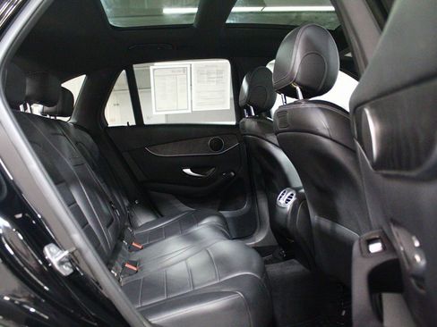 Used 2018 Mercedes-Benz GLC 300 4MATIC image 25