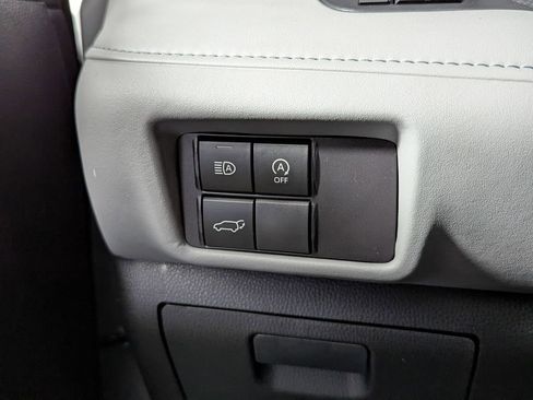 Used 2023 Toyota Highlander LE image 25