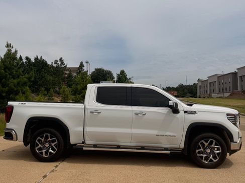 Used 2024 GMC Sierra 1500 SLT w/ SLT Premium Plus Package AWD/4WD image 4