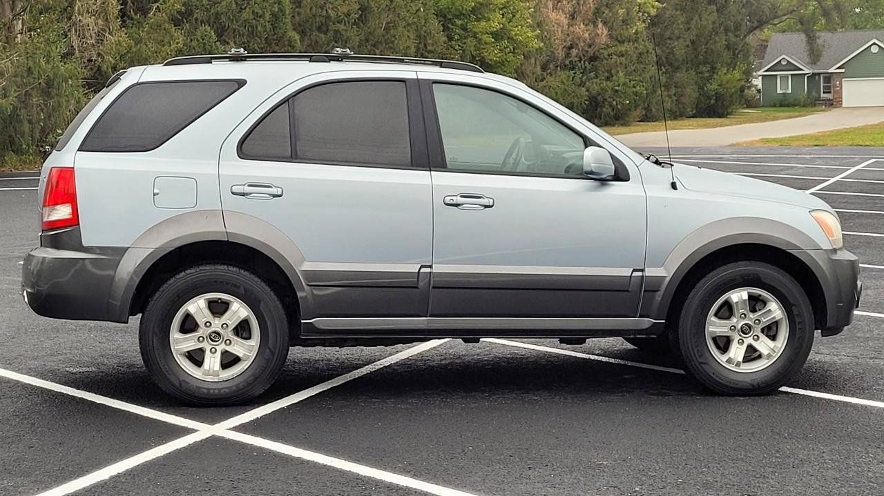 Used 2004 Kia Sorento 4WD image 3