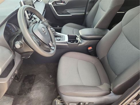 Used 2025 Toyota RAV4 XLE AWD/4WD image 18