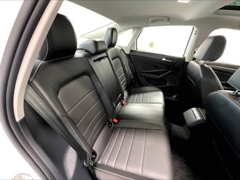 Used 2024 Volkswagen Jetta SE w/ Panoramic Sunroof Package image 16