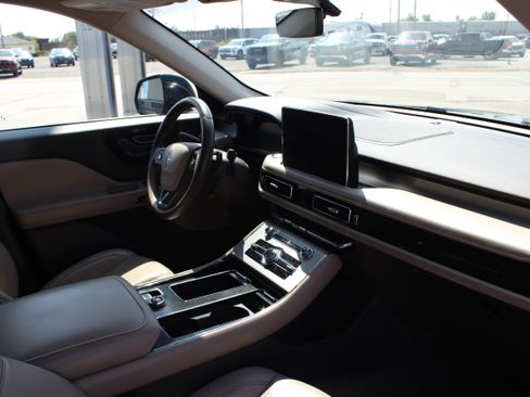 Used 2021 Lincoln Aviator AWD image 21