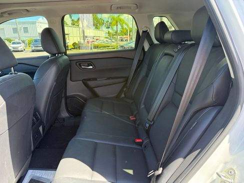 Used 2023 Nissan Rogue SL FWD image 9
