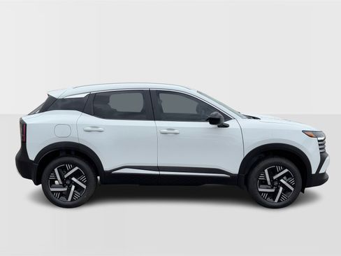 New 2026 Nissan Kicks SV image 8