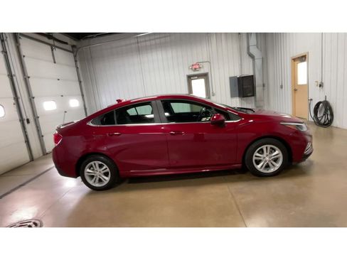 Used 2017 Chevrolet Cruze LT w/ Sun And Sound Package image 9