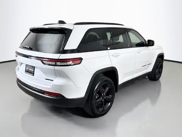 Used 2023 Jeep Grand Cherokee Limited w/ Black Appearance Package AWD/4WD image 7