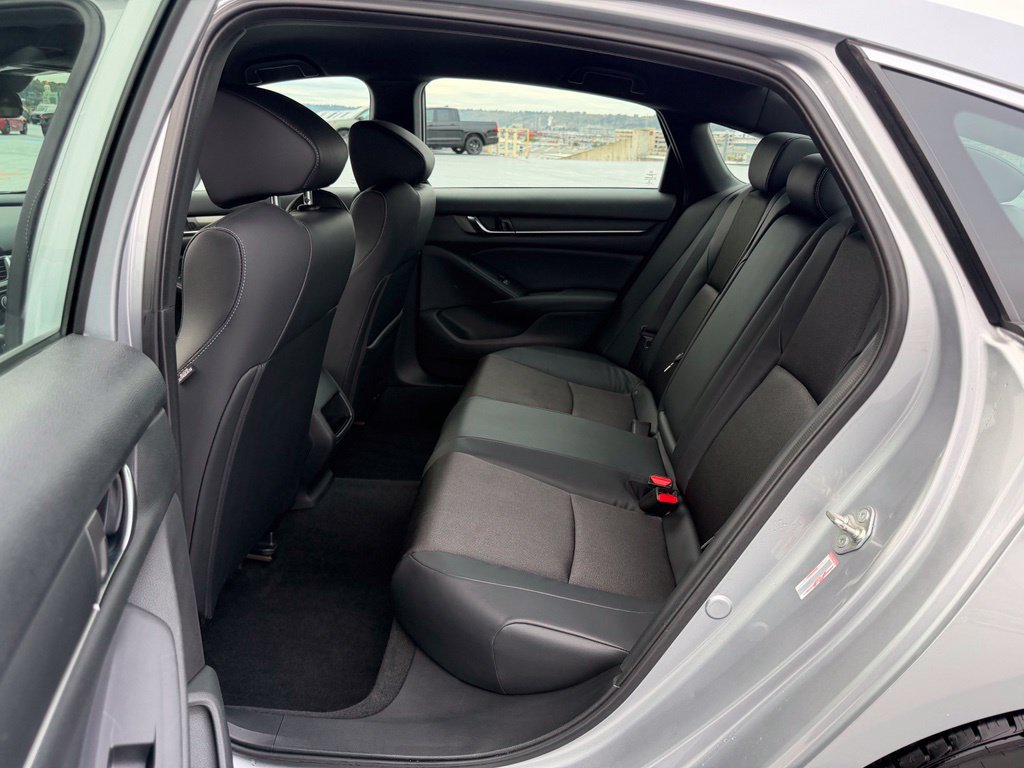 Used 2018 Honda Accord Sport image 11