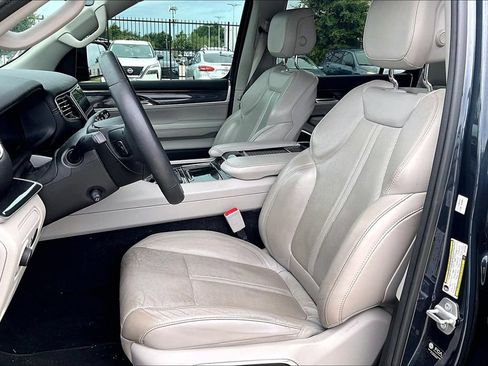 Used 2022 Jeep Wagoneer Series I RWD image 29