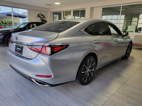 Certified 2025 Lexus ES 350 w/ Premium Package FWD image 5