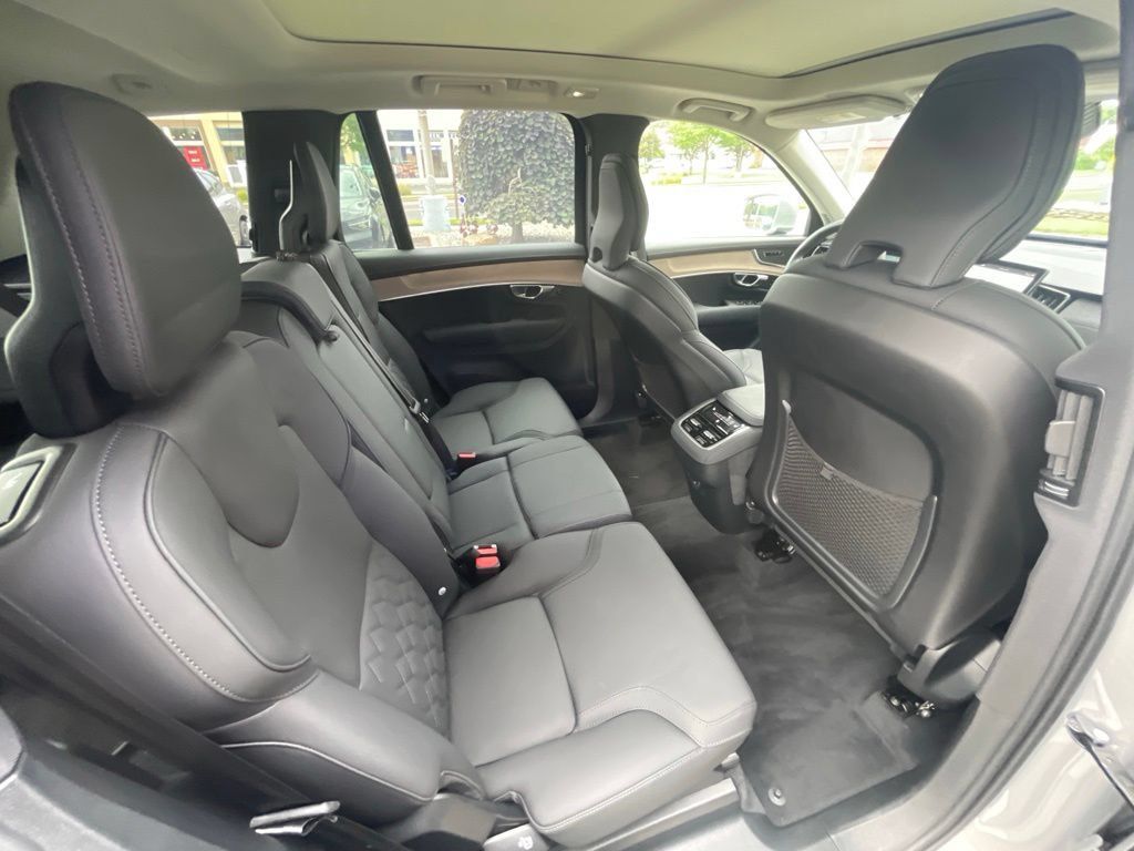 Used 2025 Volvo XC90 B6 Plus AWD/4WD image 15