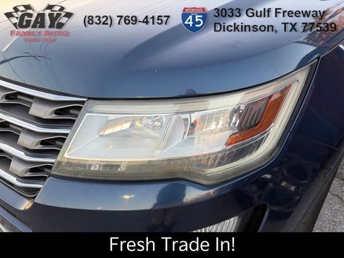 Used 2017 Ford Explorer XLT w/ Equipment Group 202A image 4