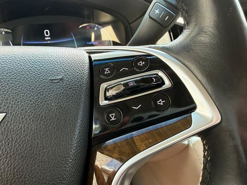 Used 2018 Cadillac Escalade ESV Luxury RWD image 34