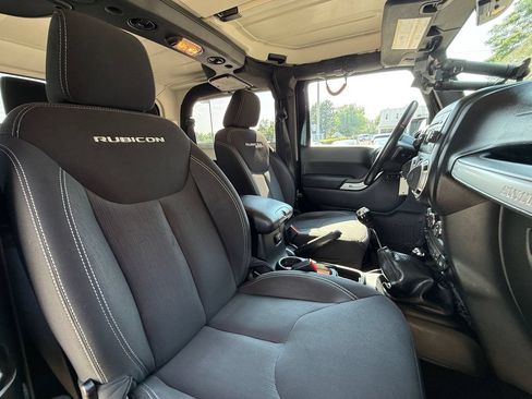 Used 2016 Jeep Wrangler Rubicon w/ Power Convenience Group AWD/4WD image 4