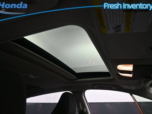 Used 2025 Subaru Crosstrek 2.5i Premium AWD/4WD image 18