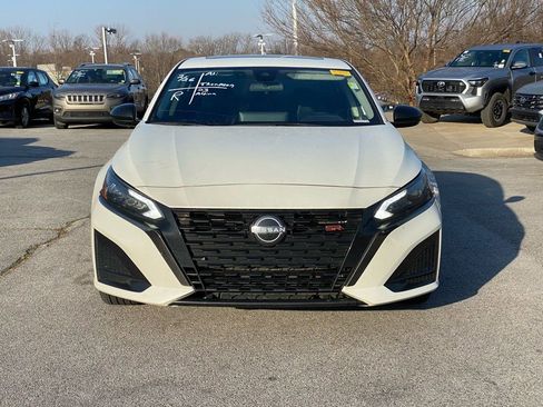 Used 2023 Nissan Altima 2.5 SR w/ SR Premium Package image 2