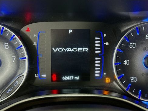 Used 2023 Chrysler Voyager LX image 16