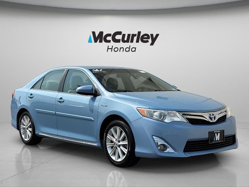 Used 2012 Toyota Camry XLE FWD image 1