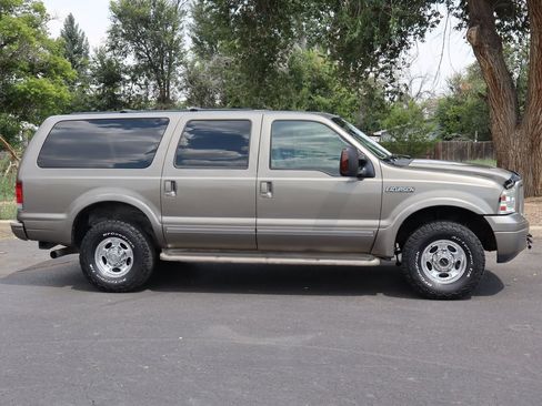 Used 2005 Ford Excursion Limited AWD/4WD image 3