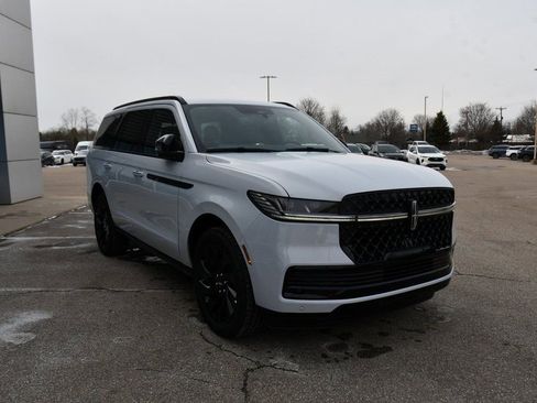 New 2026 Lincoln Navigator Reserve w/ Jet Appearance Package image 9