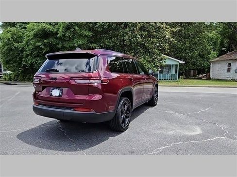 Used 2024 Jeep Grand Cherokee L Laredo image 30