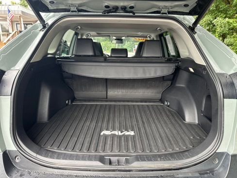 Used 2022 Toyota RAV4 XLE Premium image 19