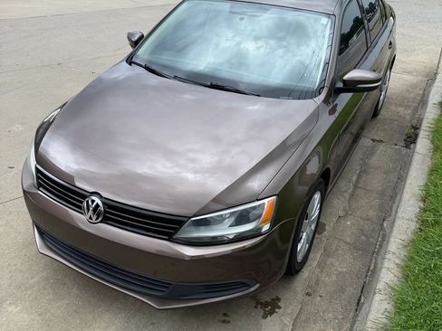 Used 2011 Volkswagen Jetta SE FWD image 1