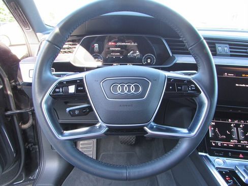 Used 2019 Audi e-tron Prestige w/ Prestige Package AWD/4WD image 17