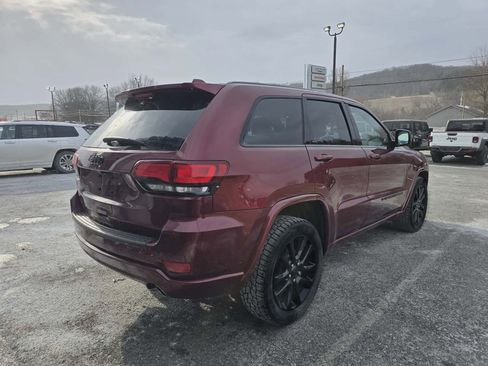 Used 2022 Jeep Grand Cherokee Laredo X image 3