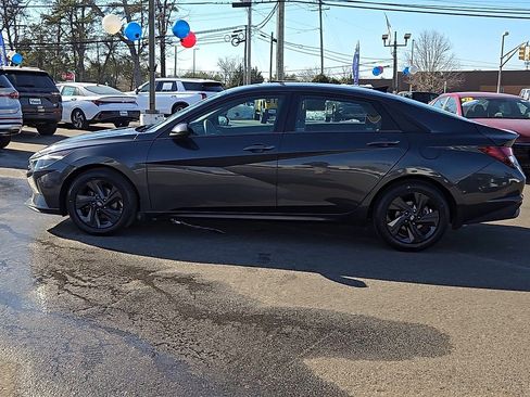 Certified 2022 Hyundai Elantra SEL image 5