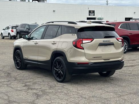 Used 2023 GMC Terrain SLE w/ Driver Convenience Package image 3